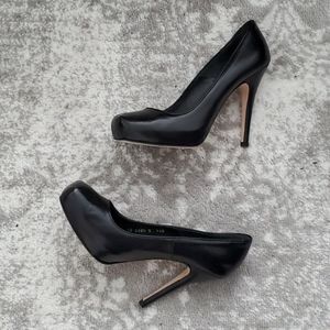 Te Casan Black Pumps
